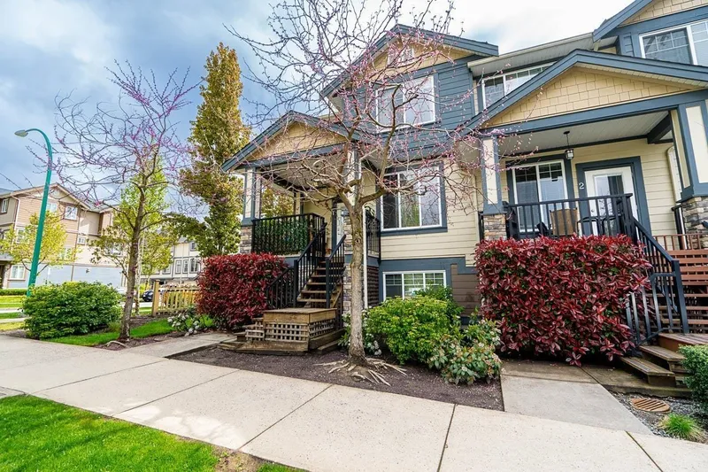 1 18818 71 AVENUE - photo 3 of 25