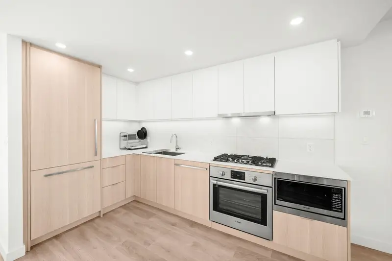 1208 318 ALDERSON AVENUE - photo 3 of 25