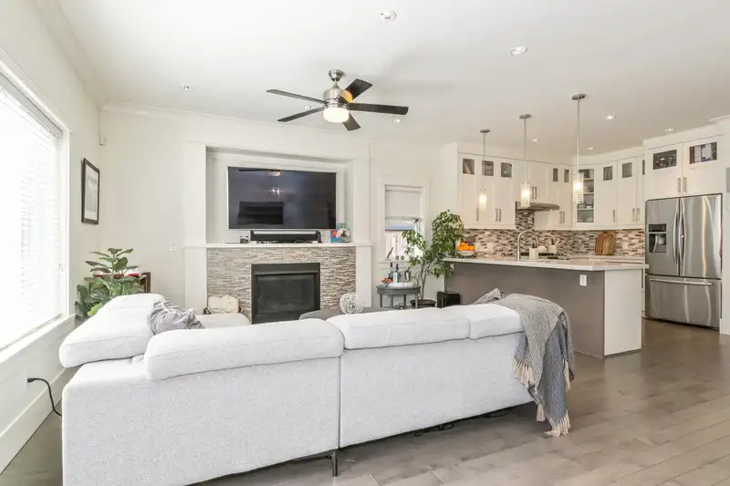 4748A 55B STREET - photo 4 of 27