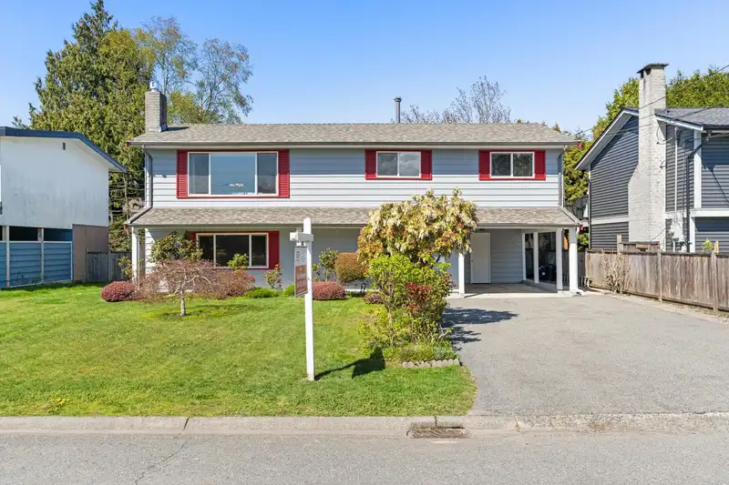 5515 CHESTNUT CRESCENT - photo 1 of 30