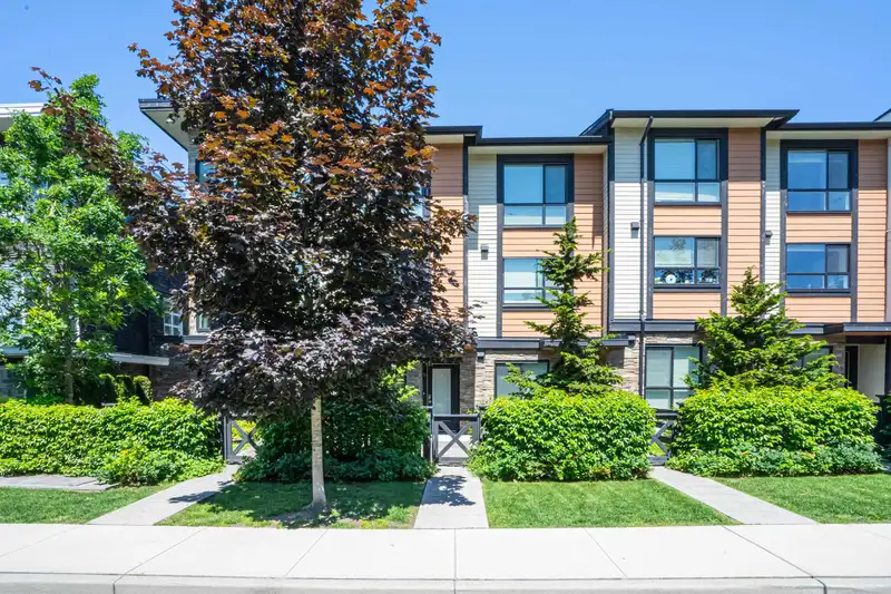 8 20857 77A AVENUE - photo 1 of 38