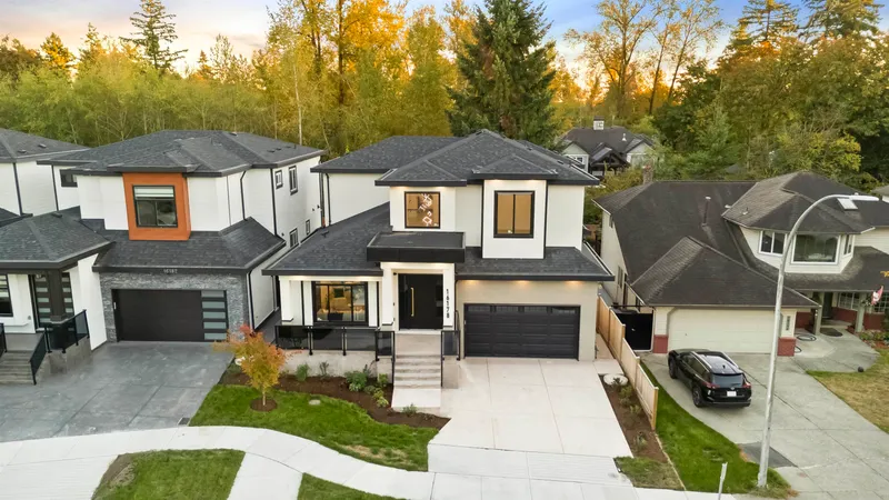 16178 78 AVENUE - photo 2 of 25