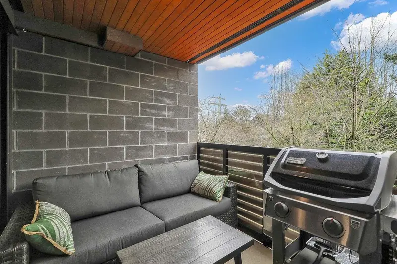 303 2525 BLENHEIM STREET - photo 1 of 25