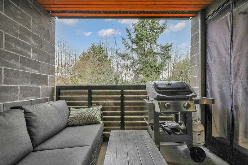 303 2525 BLENHEIM STREET - photo 2 of 25