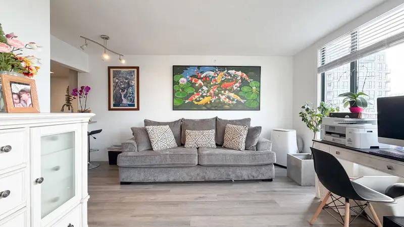 807 838 AGNES STREET - photo 1 of 24