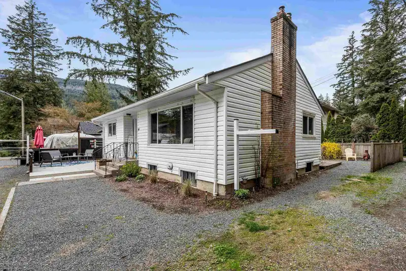 404 BIRCH STREET - photo 2 of 36