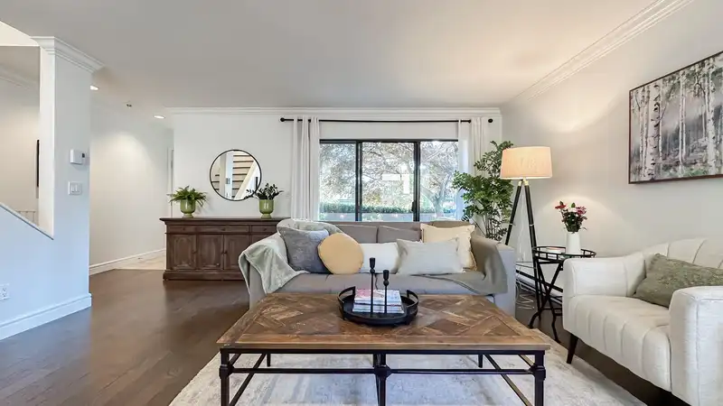 1 226 E 10 STREET - photo 2 of 32