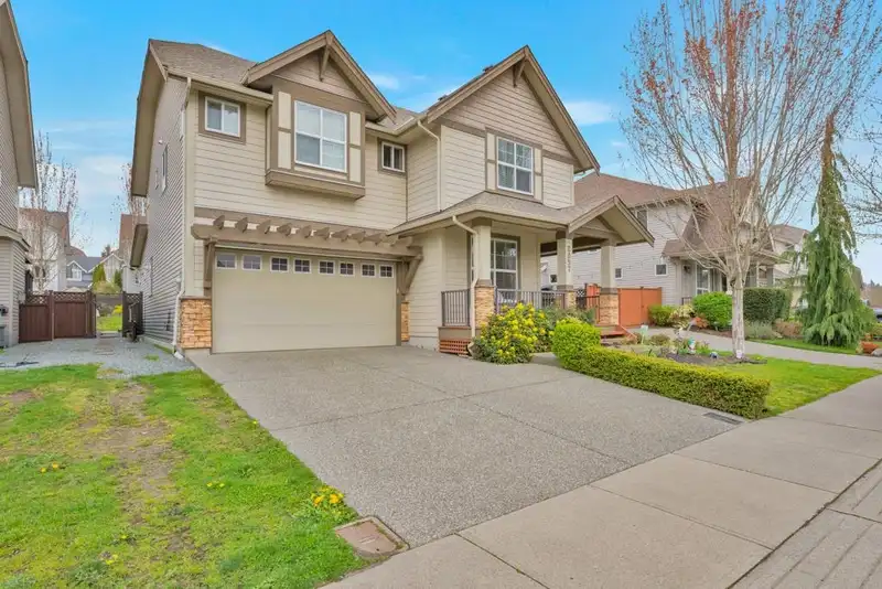 2057 MERLOT BOULEVARD - photo 2 of 40