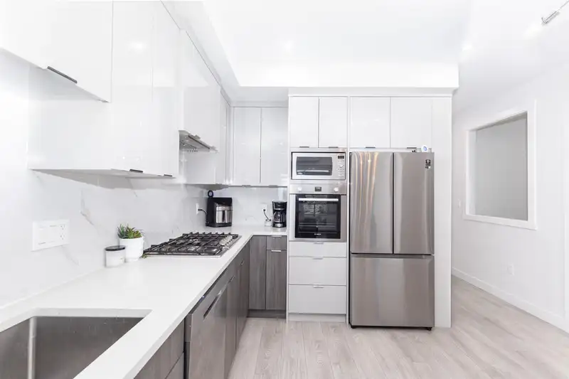 B311 14438 72 AVENUE - photo 3 of 20