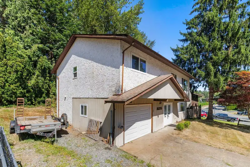 35215 MCKEE ROAD - photo 4 of 40