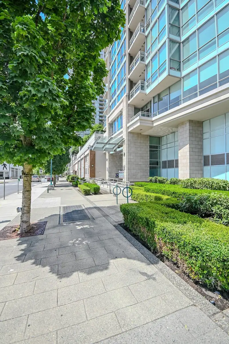 1206 2975 ATLANTIC AVENUE - photo 2 of 40