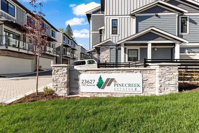 9 23627 132 AVENUE - photo 1 of 37