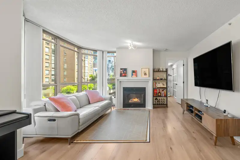 706 867 HAMILTON STREET - photo 1 of 29