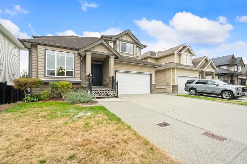 27138 35 AVENUE - photo 1 of 40