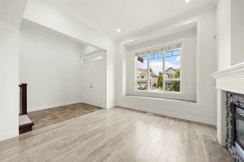 27138 35 AVENUE - photo 4 of 40