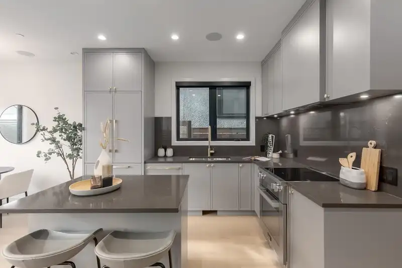 2 3858 W 13TH AVENUE - photo 3 of 34