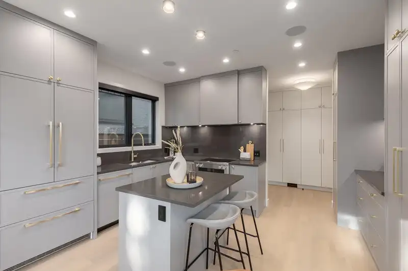 2 3858 W 13TH AVENUE - photo 4 of 34