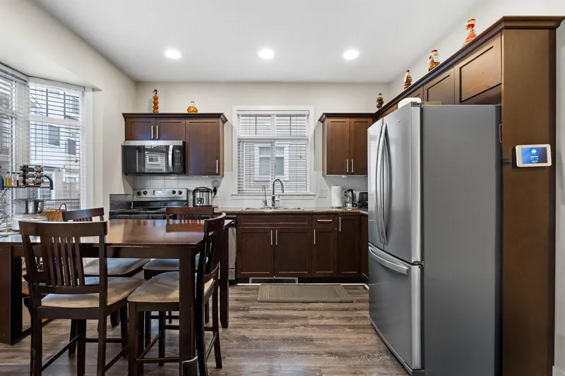 22 19551 66 AVENUE - photo 3 of 25