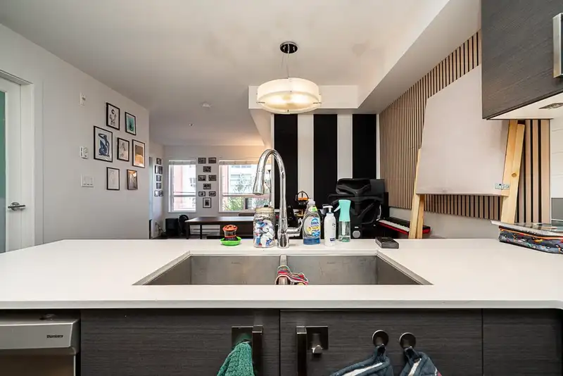 212 2858 W 4TH AVENUE - photo 3 of 25