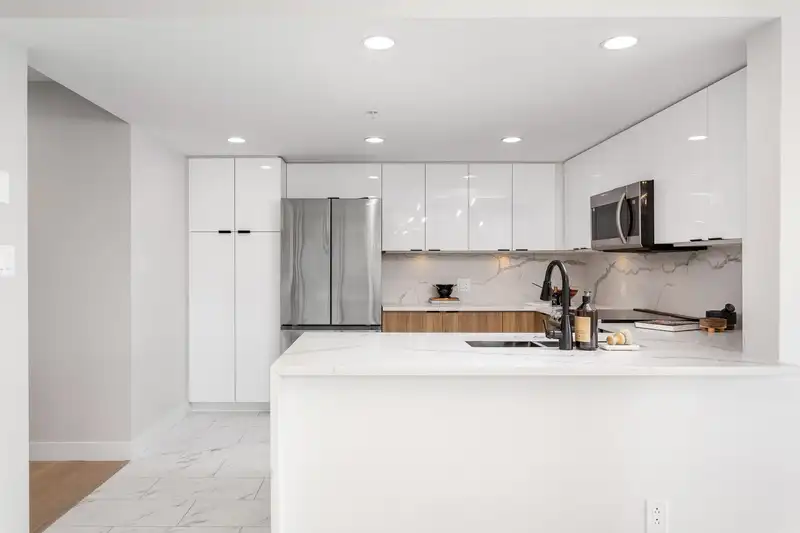 1806 290 NEWPORT DRIVE - photo 2 of 36