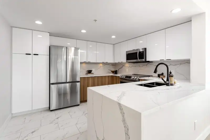 1806 290 NEWPORT DRIVE - photo 3 of 36