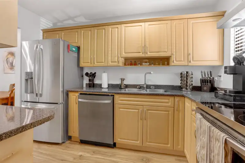 160 13750 67 AVENUE - photo 1 of 21