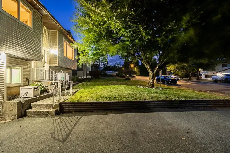 2827 264A STREET - photo 2 of 34