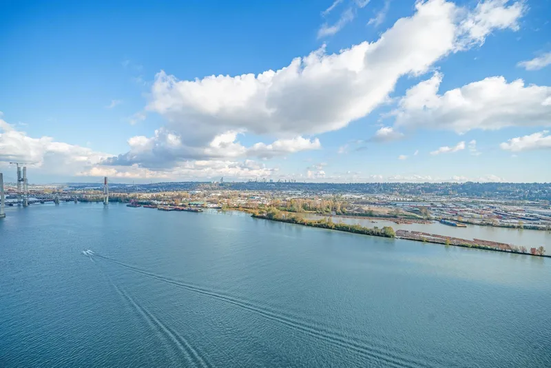 2807 680 QUAYSIDE DRIVE - photo 1 of 25