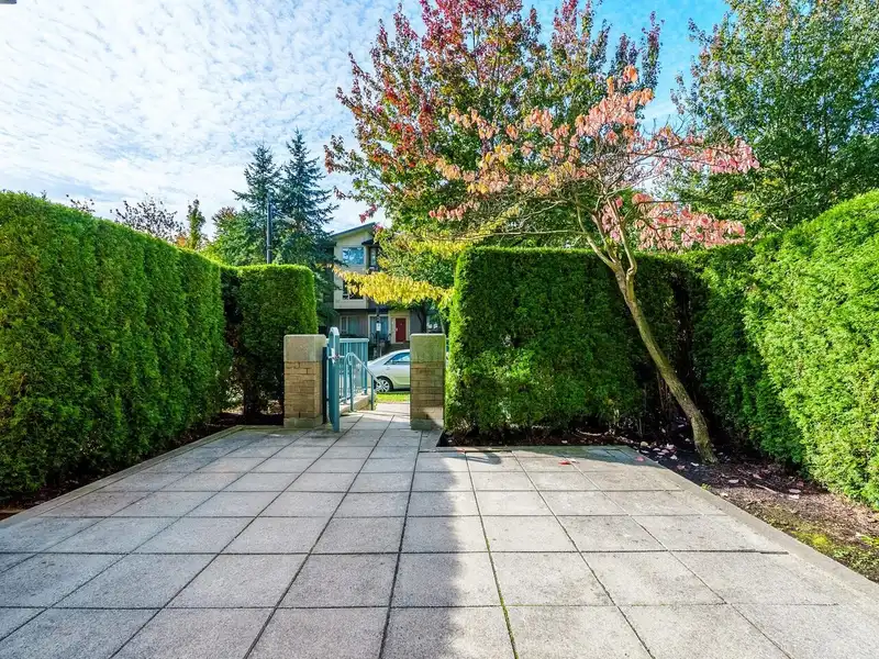209 9232 UNIVERSITY CRESCENT - photo 3 of 28