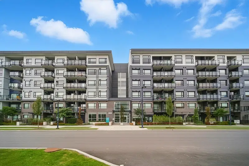 225 10777 138 STREET - photo 2 of 25