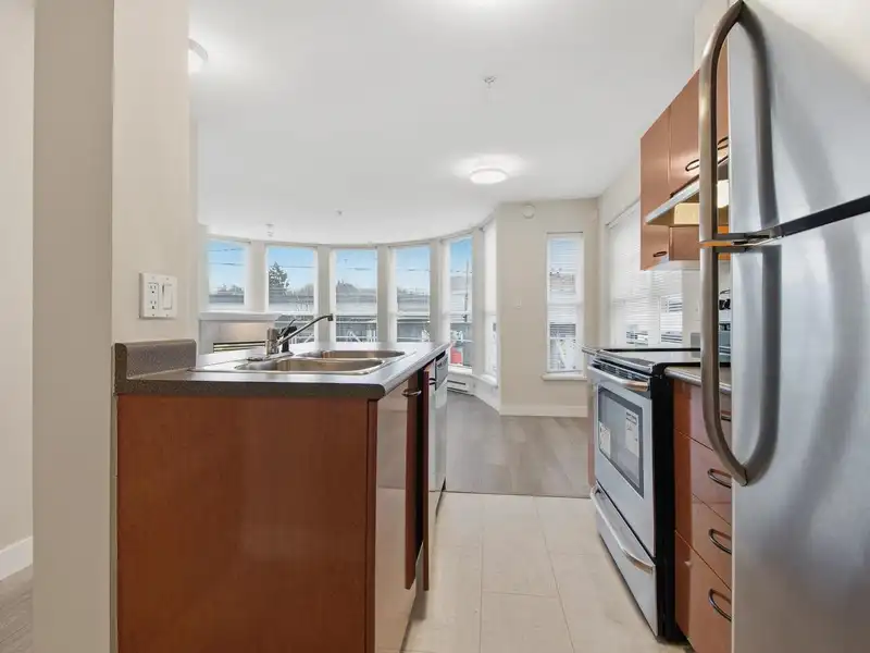 206 1688 E 8TH AVENUE - photo 3 of 22