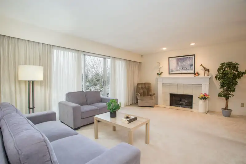 7972 BURNFIELD CRESCENT - photo 1 of 34