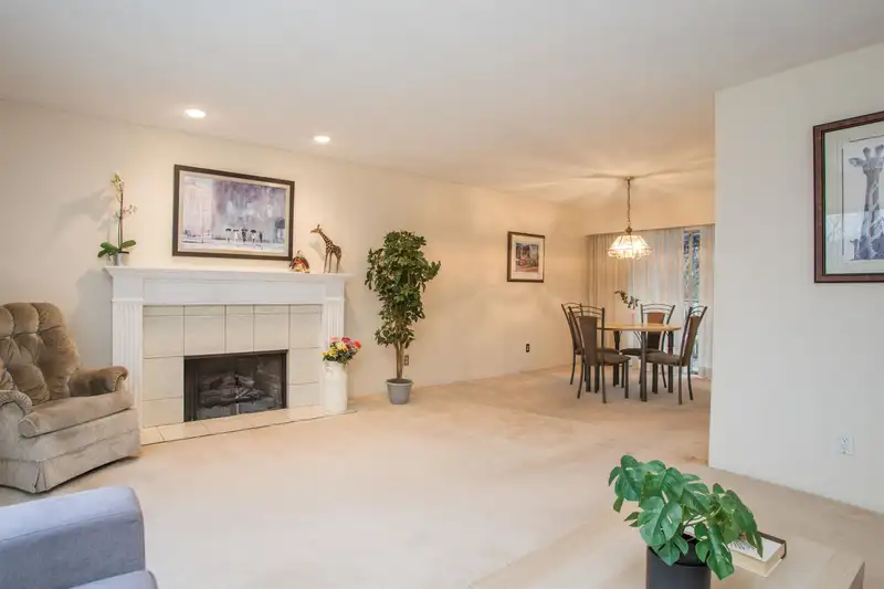 7972 BURNFIELD CRESCENT - photo 2 of 34