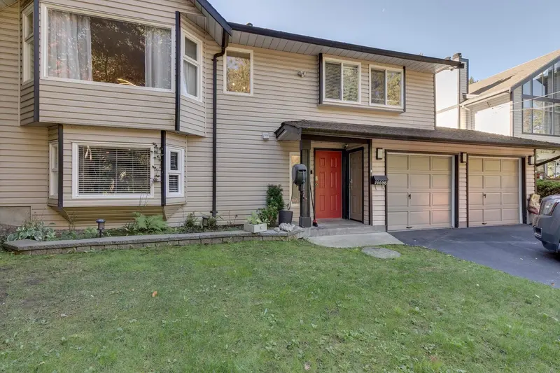 14686 ST. ANDREWS DRIVE - photo 2 of 25