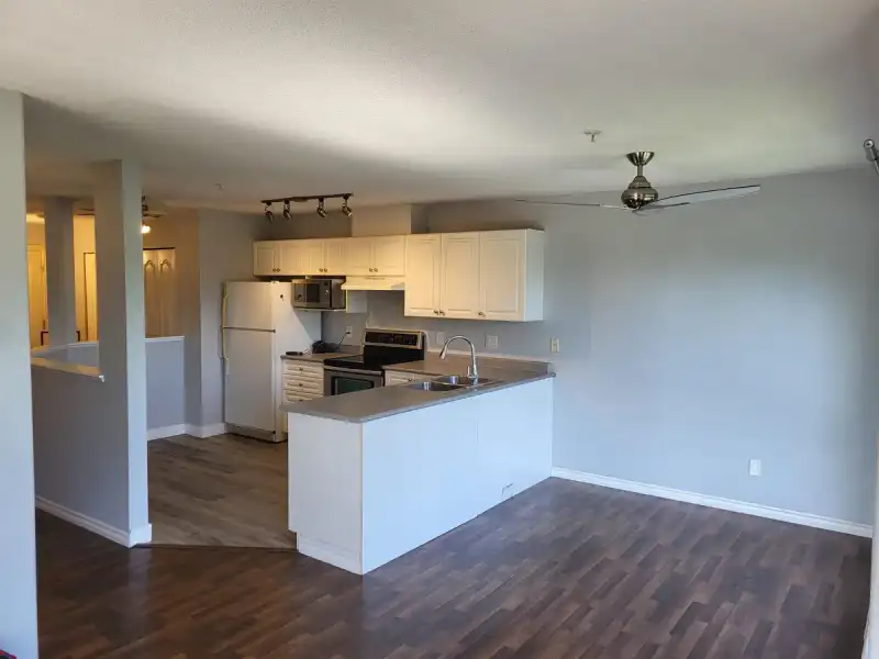 505 22230 NORTH AVENUE - photo 1 of 8