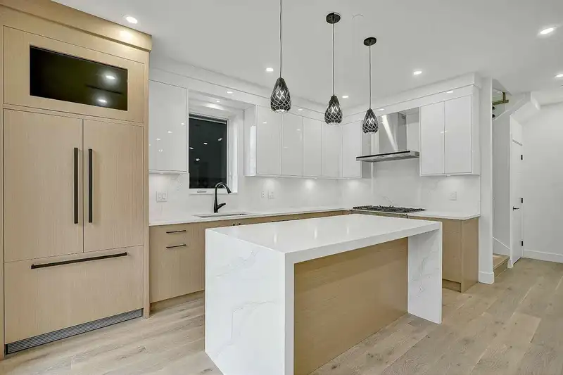 2231 E 44TH AVENUE - photo 1 of 37