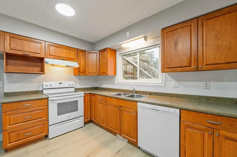8024 CEDAR STREET - photo 2 of 33