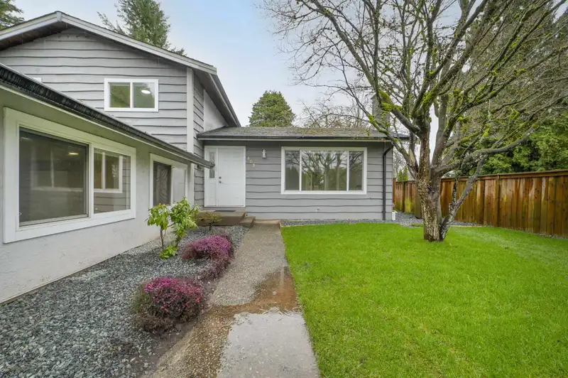 8024 CEDAR STREET - photo 4 of 33