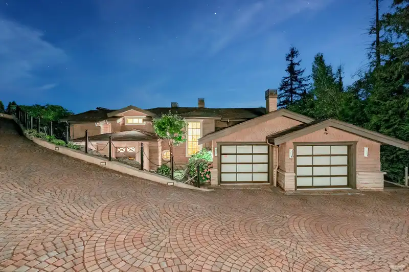 2793 WILLOUGHBY ROAD - photo 2 of 9