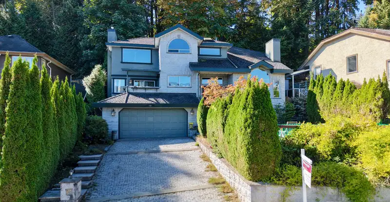 19 BURRARD CRESCENT - photo 2 of 6