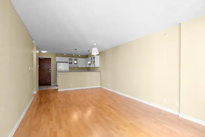 818 7831 WESTMINSTER HIGHWAY - photo 3 of 34
