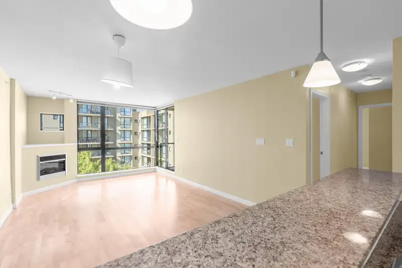 818 7831 WESTMINSTER HIGHWAY - photo 4 of 34