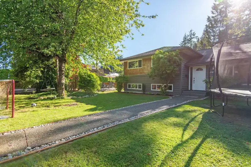 2091 BERKLEY AVENUE - photo 2 of 40