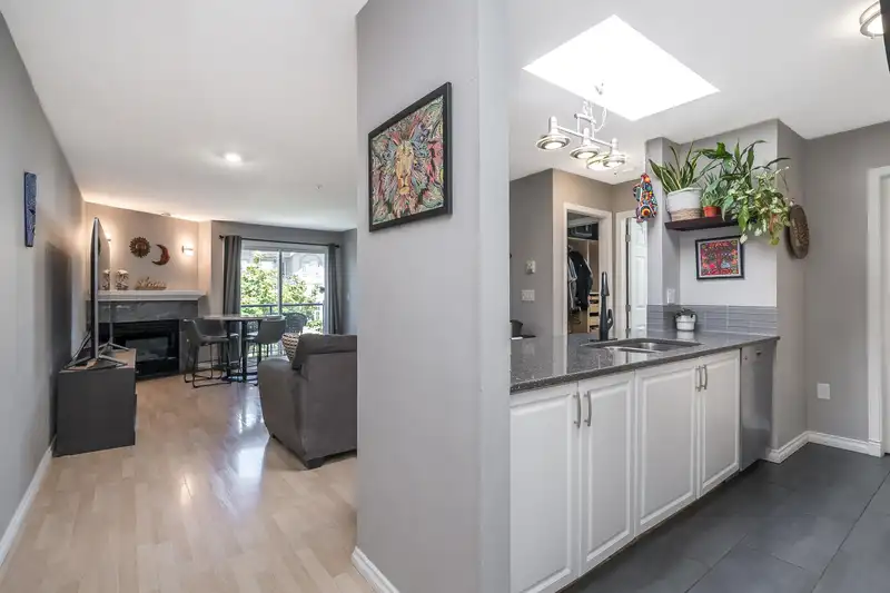 407 20277 53 AVENUE - photo 1 of 26
