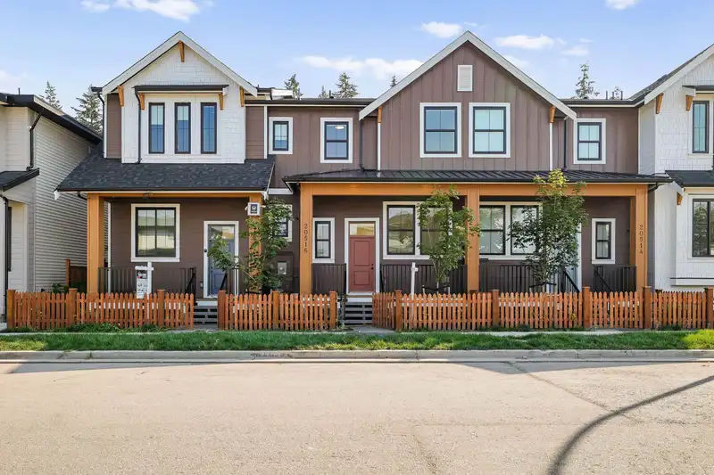 20516 75 AVENUE - photo 1 of 35