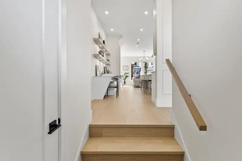 20516 75 AVENUE - photo 3 of 35