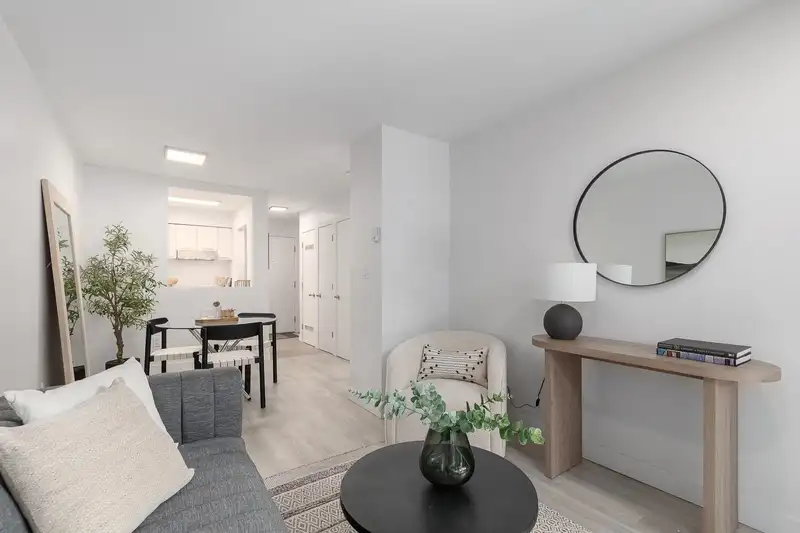 207 2410 CORNWALL AVENUE - photo 4 of 36