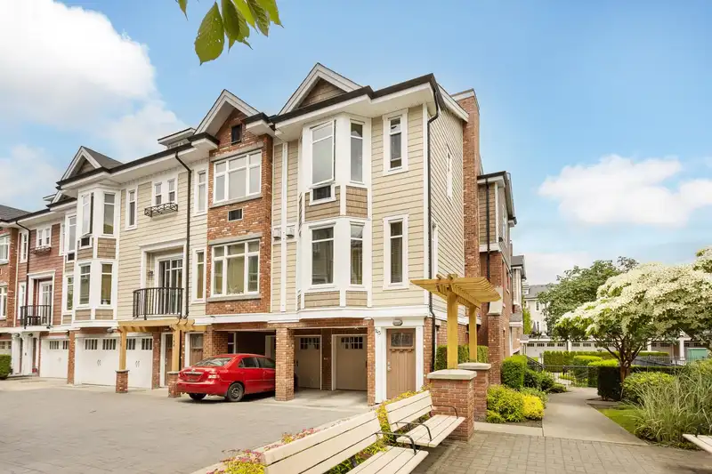 143 20738 84 AVENUE - photo 1 of 35