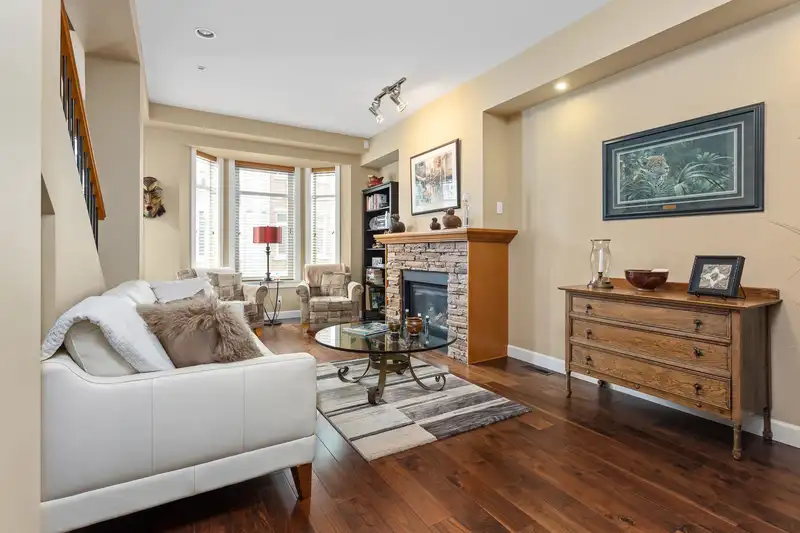 143 20738 84 AVENUE - photo 2 of 35