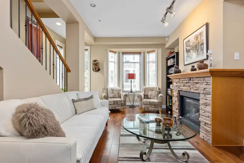 143 20738 84 AVENUE - photo 3 of 35